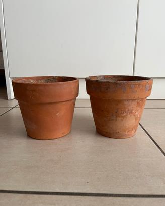 Due vasi in terracotta diametri 16cm