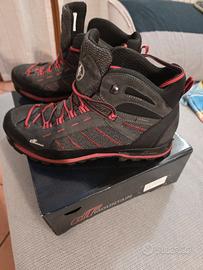 scarponi trekking  suola vibram 