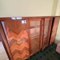 Credenza vintage in legno con vetrinetta
