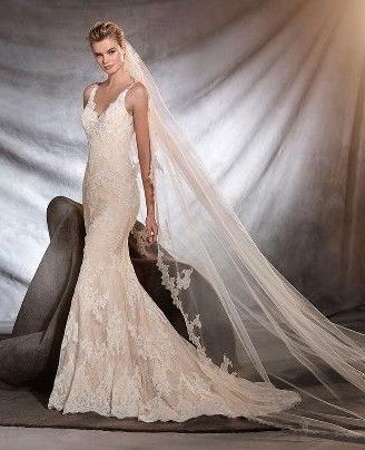 Abito da Sposa in pizzo firmato