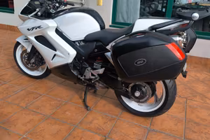 Honda VFR 800 con borse e gomme nuove