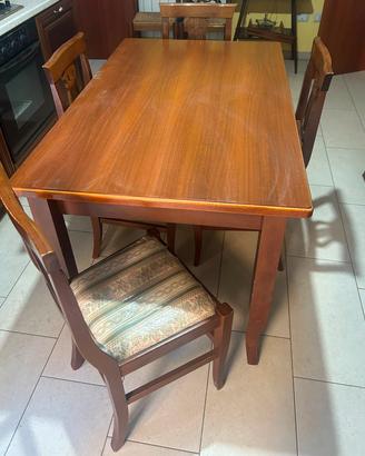Set di Tavolo e sedie in legno 