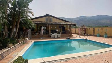 Villa di 180 m² con più di 5 locali a Carini