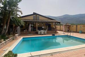 Villa di 180 m² con più di 5 locali a Carini