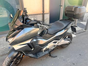 Honda forza 750