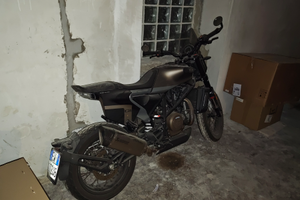 Husqvarna svartpilen 701 style + Akrapovic