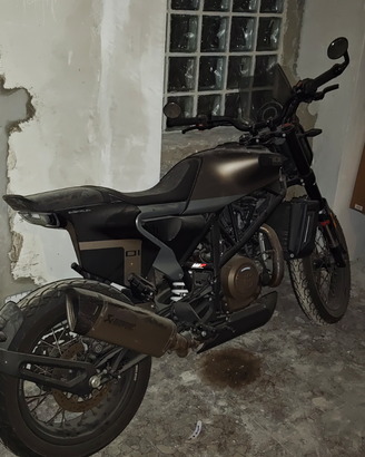 Husqvarna svartpilen 701 style + Akrapovic