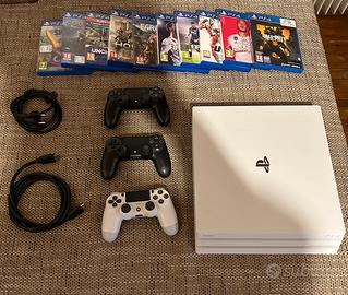 Playstation 4 PRO white + 3 joystick + 10 giochi