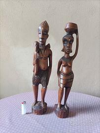 Statue africane in legno intagliato