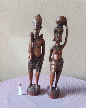 Statue africane in legno intagliato