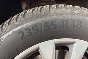 Cerchioni con pneumatici da neve per Q3