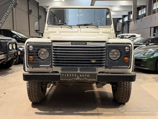 Land Rover Defender 2005 photo 2