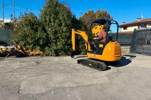 E272- Escavatore 18 q JCB 8018 allargabile