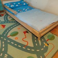 letto Ikea per bambini con materasso e lenzuola