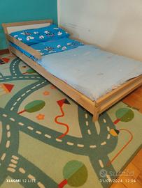 letto Ikea per bambini con materasso e lenzuola