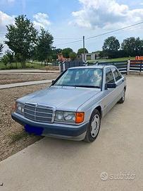 AUTOMOBILE 190 E MERCEDES