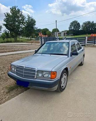 AUTOMOBILE 190 E MERCEDES