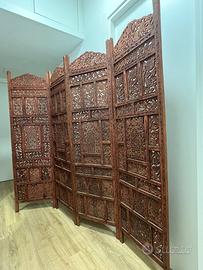 Separe legnio intagliato