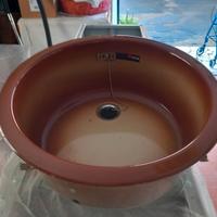 lavabo color ruggine e piano cottura 