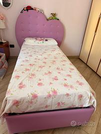 Letto singolo con testiera a cuore