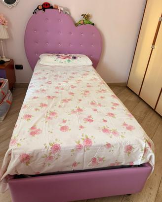 Letto singolo con testiera a cuore