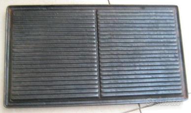 BISTECCHIERA DOPPIA IN GHISA smaltata. 40 x 23 cm.
