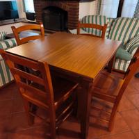 Tavolo e 4 sedie legno