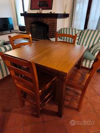 Tavolo e 4 sedie legno
