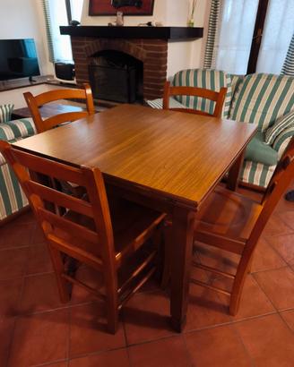 Tavolo e 4 sedie legno