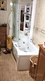 vasca idromassaggio con box doccia
