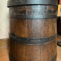 Contenitore legno ferro antico