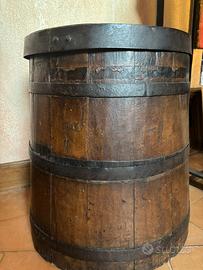 Contenitore legno ferro antico