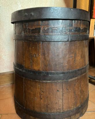 Contenitore legno ferro antico