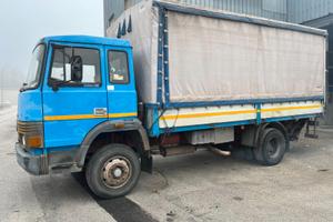 Autocarro UNIC 135/17 con sponda idraulica