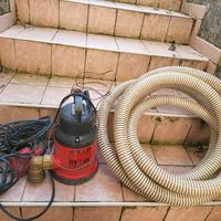 pompa ad immersione con raccordo