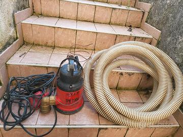 pompa ad immersione con raccordo