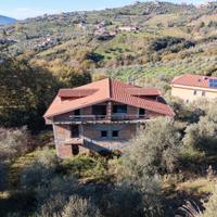 Villa allo stato grezzo con terreno - Zona Fuonti