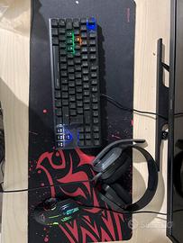 Cuffie tastiera e mouse