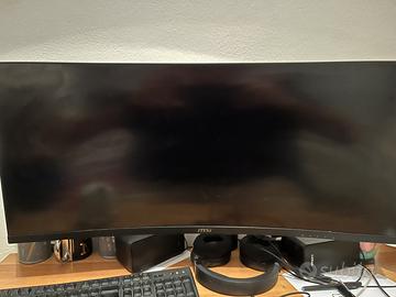 Schermo msi curvo per gaming