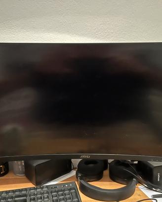 Schermo msi curvo per gaming