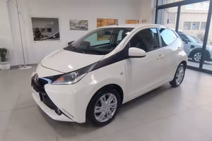 Toyota Aygo 1.0 VVT-i 69 CV 5 porte x-play