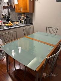 Tavolo e sedie
