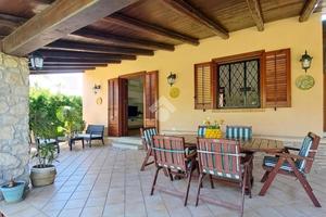 VILLA SINGOLA A CAMPOFELICE DI ROCCELLA