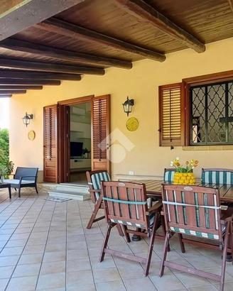 VILLA SINGOLA A CAMPOFELICE DI ROCCELLA