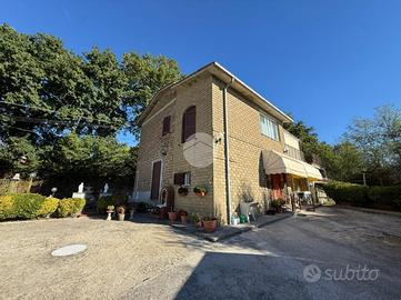 CASA SEMINDIPENDENTE A COLLEVECCHIO