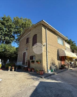 CASA SEMINDIPENDENTE A COLLEVECCHIO