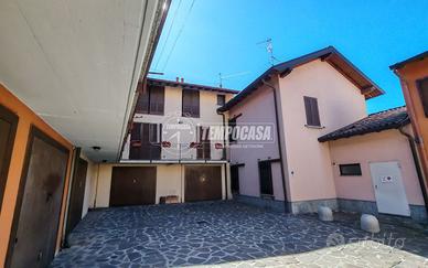 LOMAZZO: Ampio trilocale in centro paese con canti
