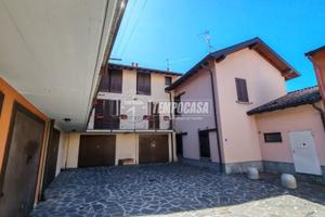 LOMAZZO: Ampio trilocale in centro paese con canti