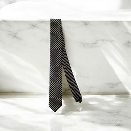 Cravatta + pochette in omaggio