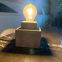 Lampada design base di cemento